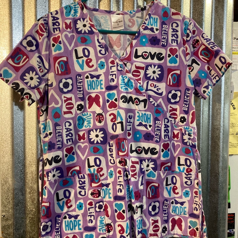 Scrub top movie star brand size small